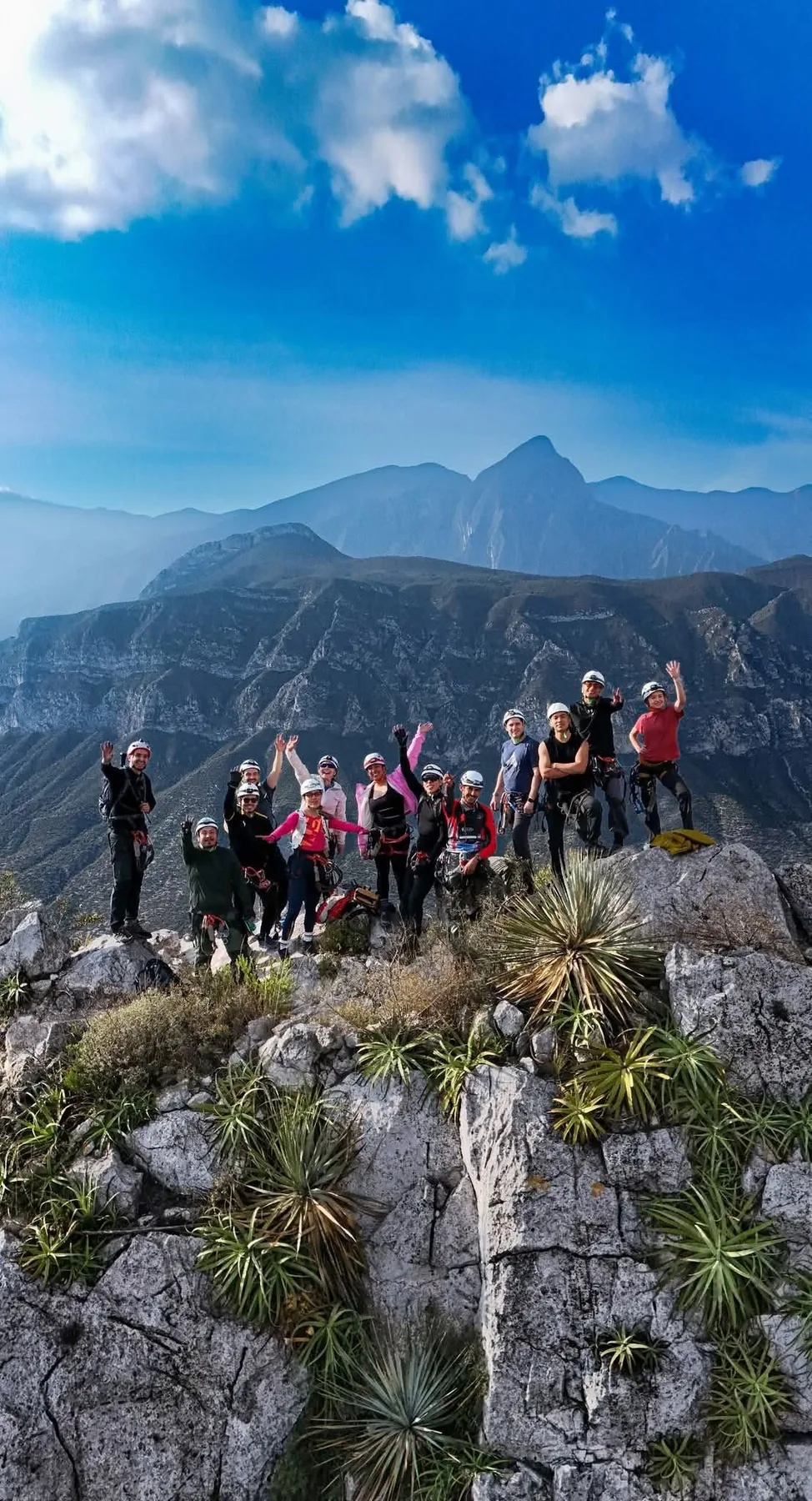 Grupo de senderistas en montaña